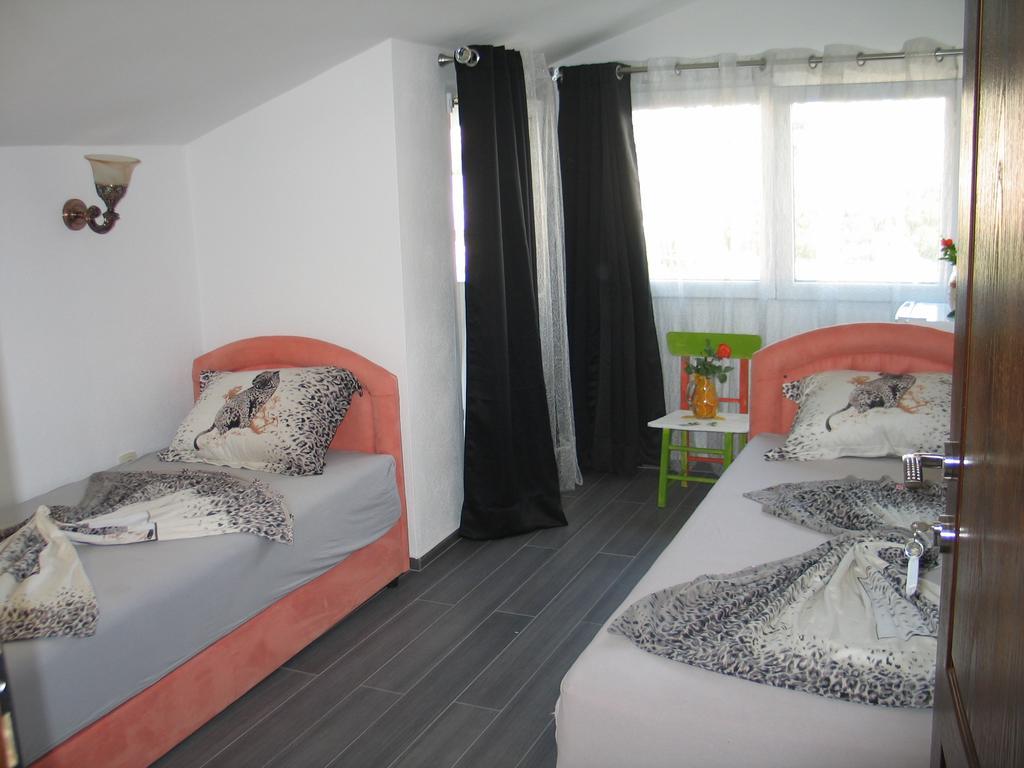 Guest House Dena Dobra Voda Room photo